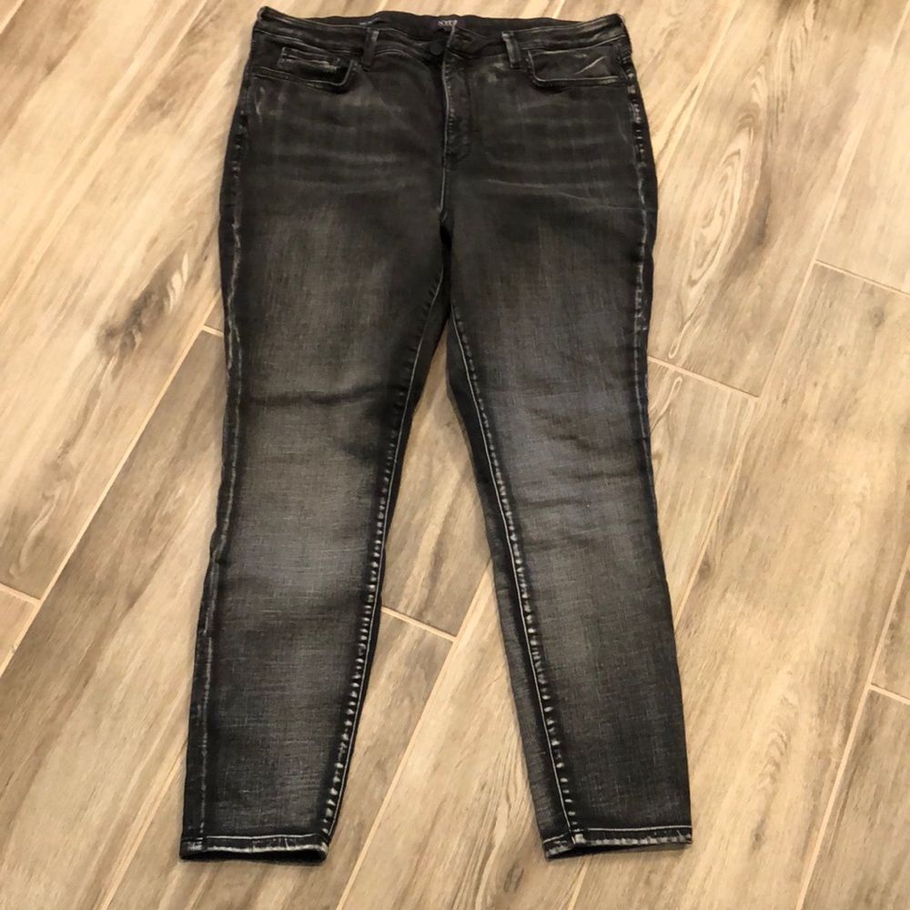NYDJ sz 14 Distressed jeans